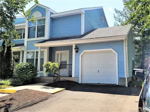 210 Redstone Cir #210, Rocky Hill, CT 06067