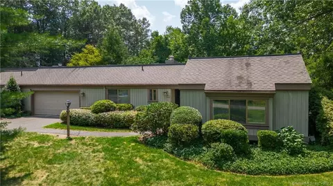 35 Heritage Cir #B, Southbury, CT 06488