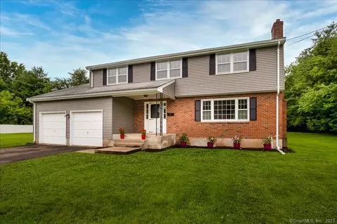 3 Candlewood Dr, Bloomfield, CT 06002