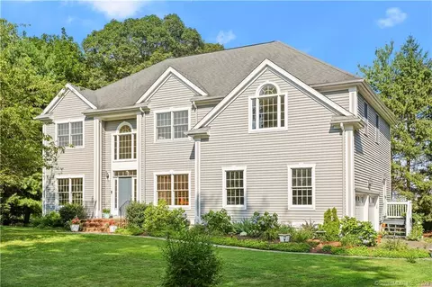 193 Split Rock Rd, Fairfield, CT 06890