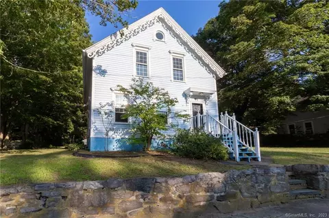 98 Summit St, Norwich, CT 06360