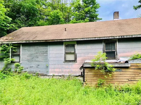 12 Bond St, North Canaan, CT 06018