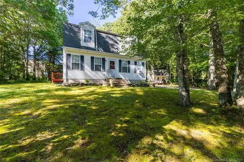 8 Pheasant Run Rd, Stonington, CT 06378