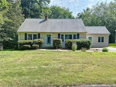 14 Merry Ln, Gales Ferry, CT 06335