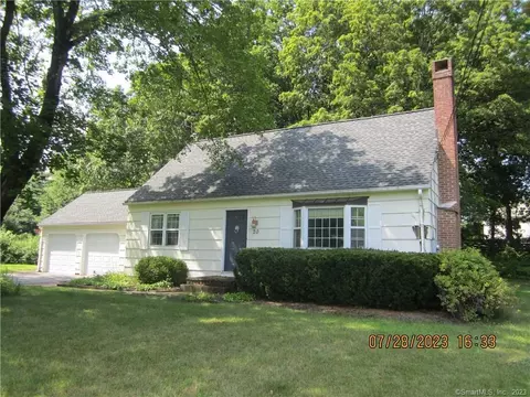 20 Blueberry Ln, Avon, CT 06001