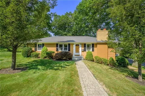 76 Westmont Dr, Waterbury, CT 06708