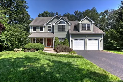 60 Krueger Ln, Stratford, CT 06614