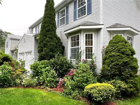 6 Acacia Dr, Norwalk, CT 06855