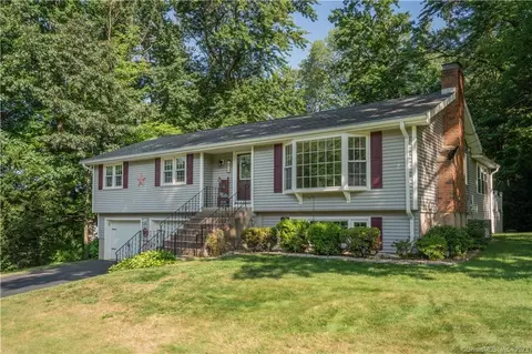 45 Huntington Dr, Vernon, CT 06066