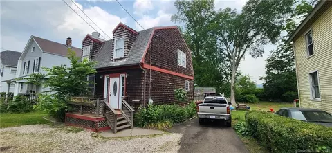 211 Hemingway Ave, East Haven, CT 06512