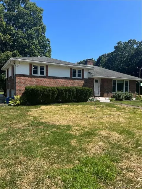 7 Concord Rd, Manchester, CT 06042