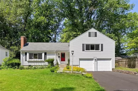 53 Miamis Rd, West Hartford, CT 06117