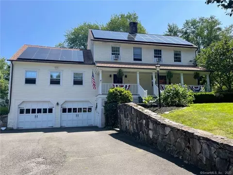 66 October Ln, Trumbull, CT 06611