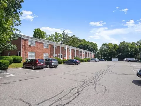 131 Lawn Ave #D4, Stamford, CT 06902