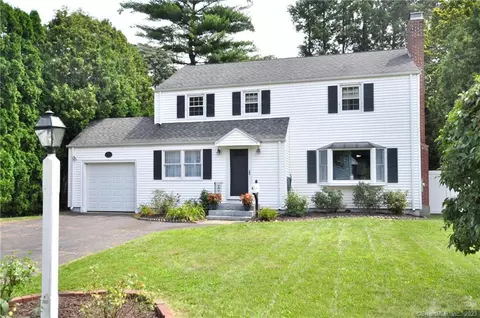 8 Longlane Rd, West Hartford, CT 06117