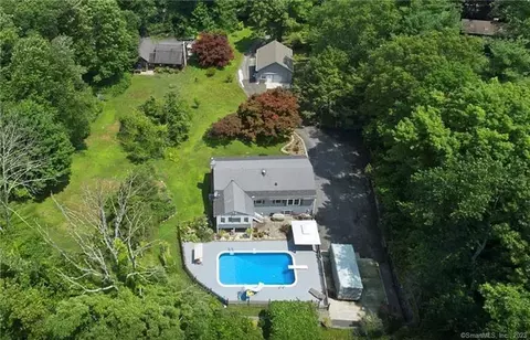 49 Putnam Park Rd, Redding, CT 06896