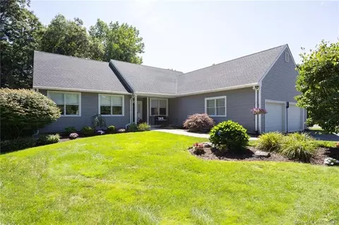 2 Turnberry Ct, Cheshire, CT 06410