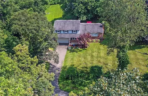 28 Schoolhouse Hill Rd, Newtown, CT 06470