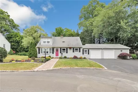 108 Plainview Dr, Stratford, CT 06614