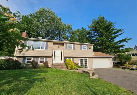 66 Aspen Dr, Middletown, CT 06457