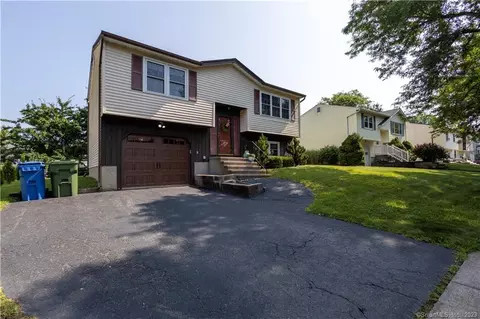 112 Meetinghouse Rdg, Meriden, CT 06450