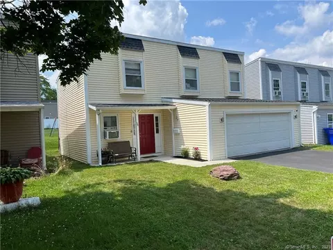 38 Inverness Ln, Middletown, CT 06457