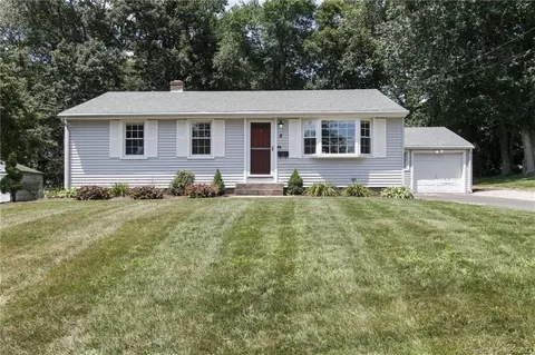 8 Shelley St, Cromwell, CT 06416