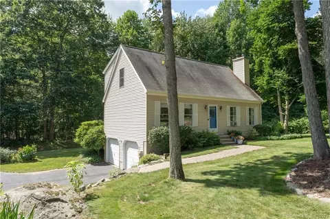 33 Fox Hill Dr, Clinton, CT 06413
