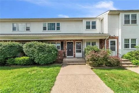 7 Bradley Cir #B, Enfield, CT 06082
