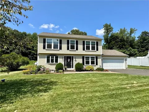 29 Nicole Dr, Naugatuck, CT 06770