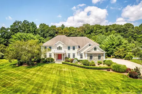 19 Creamery Ln, Madison, CT 06443