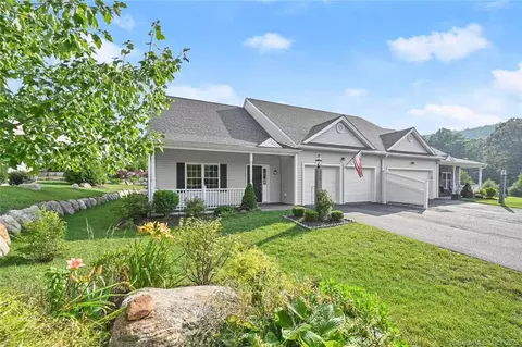 229 Meadow Brook Rd #229, Oxford, CT 06478