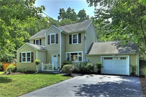 29 Winslow Rd, Trumbull, CT 06611