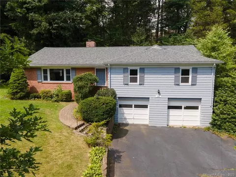 25 Knollwood Dr, New Haven, CT 06515