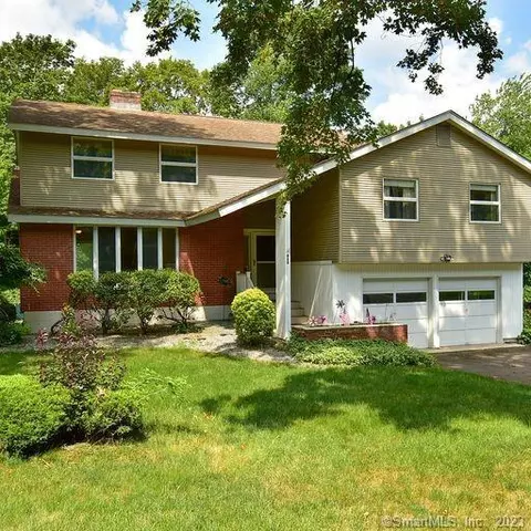 430 Vernon St, Manchester, CT 06042