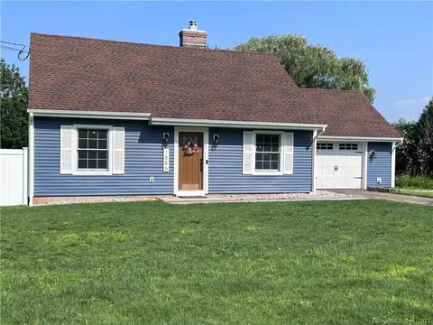 1556 North St, Suffield, CT 06078