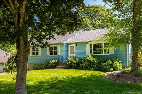35 Cedarwood Rd, Manchester, CT 06040