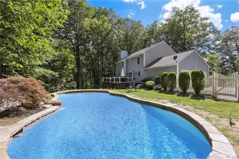 8 Deer Woods Dr, New Milford, CT 06776