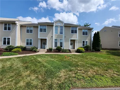 303 Country Club Ct #303, Rocky Hill, CT 06067