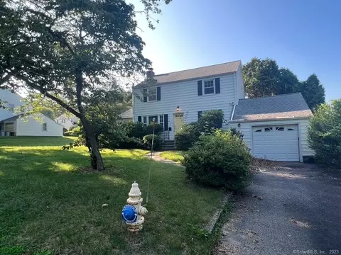 772 Whippoorwill Ln, Stratford, CT 06614