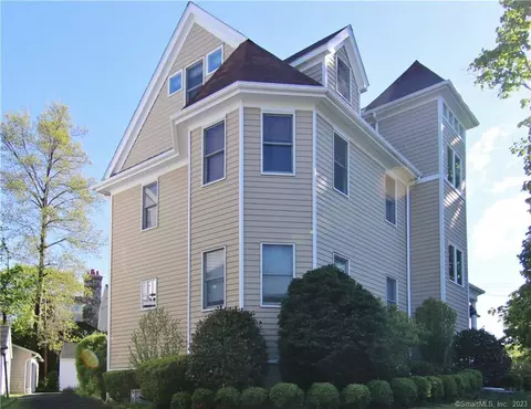 28 Woodland Dr #B, Greenwich, CT 06830