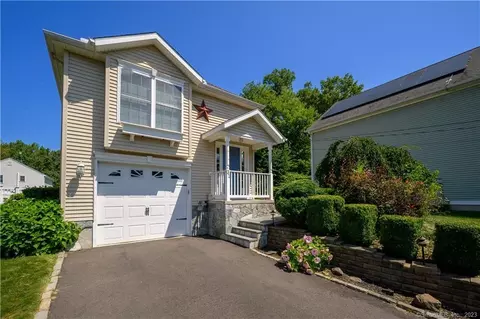 31 Chapin Ave, Waterbury, CT 06708