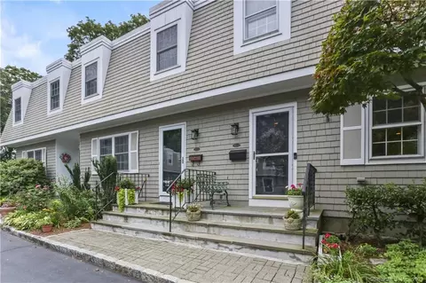 172 Summer St #C, New Canaan, CT 06840