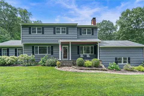 23 Hillside Rd, Woodbury, CT 06798