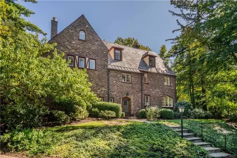 88 Whetten Rd, West Hartford, CT 06117