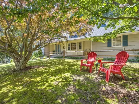89 Rangely Dr, Trumbull, CT 06611