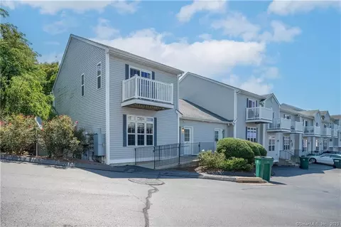 27 Harbor View Ln #27, Norwich, CT 06360