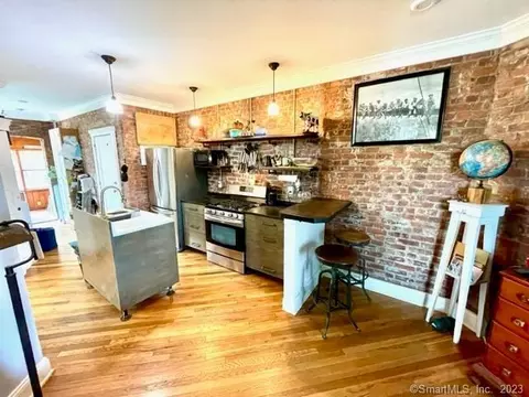 2825 Fairfield Ave #3, Bridgeport, CT 06605