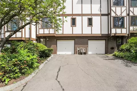 204 New Haven Ave #2E, Derby, CT 06418
