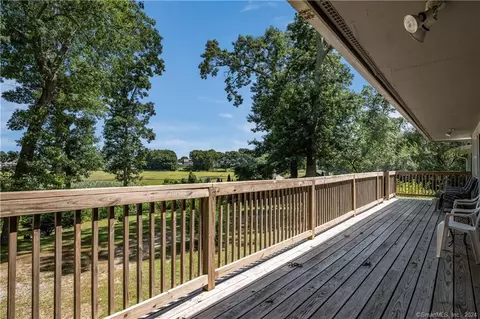 10 Shore Grove Rd, Clinton, CT 06413